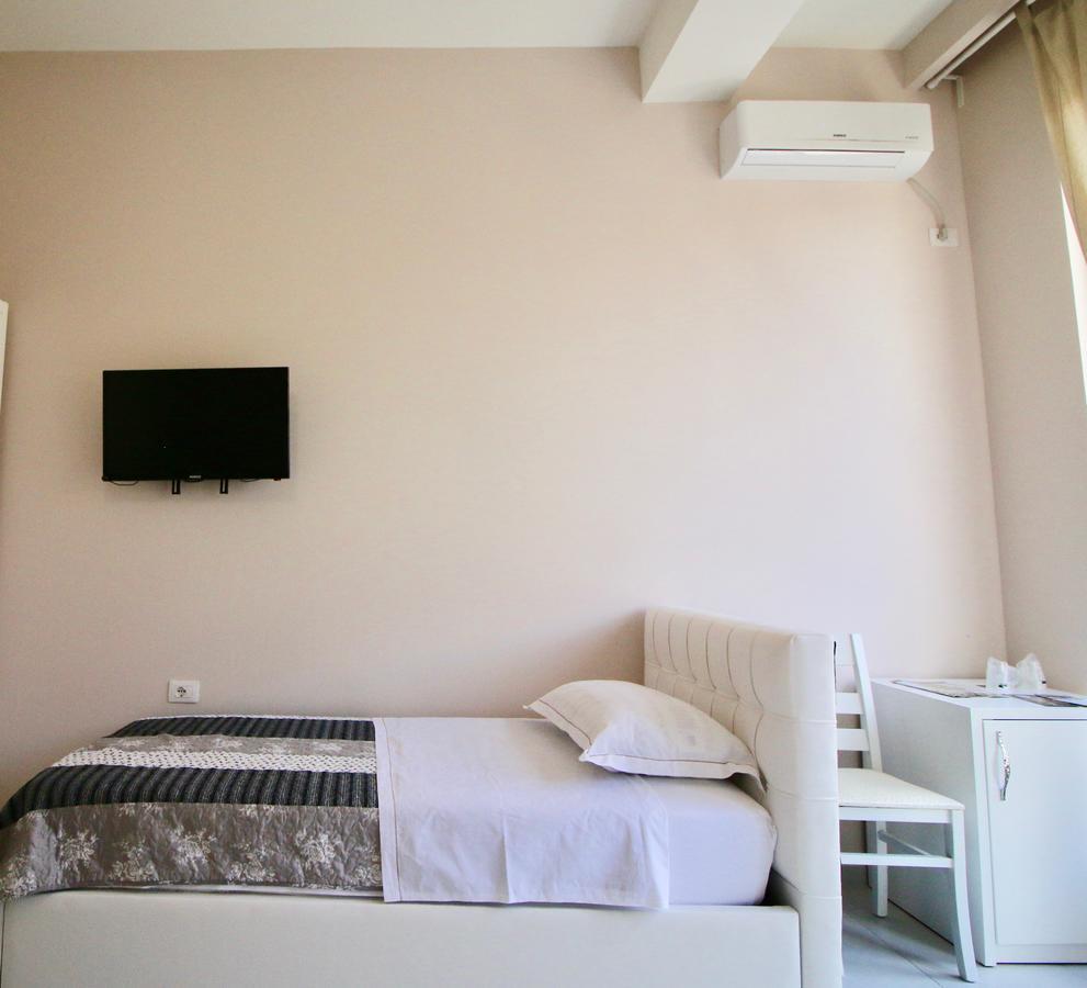 Hotel Orestiada Berat Extérieur photo